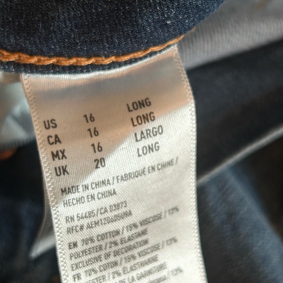 Like new American Eagle Favorite Boyfriend jeans size 16 long. Super stretch. - Picture 7 of 11